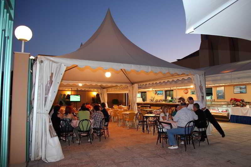 Hotel Restaurante Emilio Hellín Exterior foto