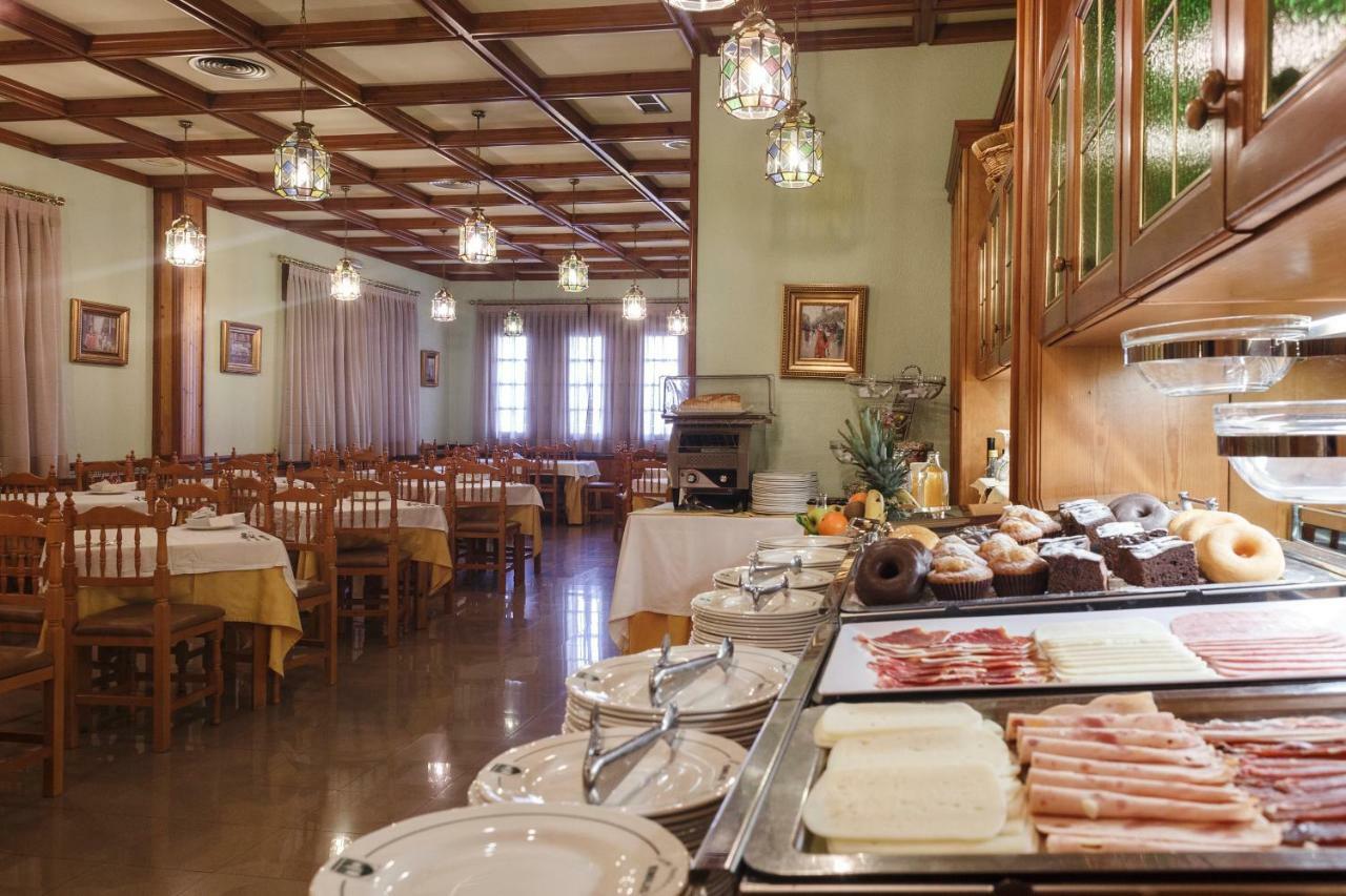Hotel Restaurante Emilio Hellín Exterior foto